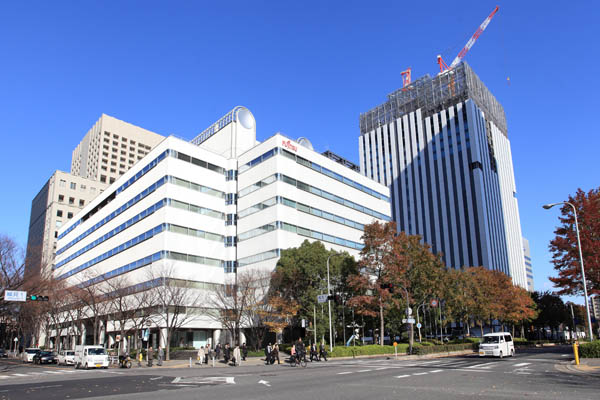 KDDI大阪第2ビルと富士通関西システムラボラトリ