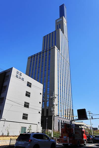 関医タワー